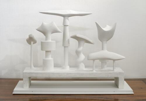 Meret Oppenheim, Sechs Wolken auf einer Brücke, 1963 Meret Oppenheim, Sechs Wolken auf einer Brücke, 1963, Modelliermasse über Holz, 47 x 16 x 51 cm, Sammlung Charlotte und Martin A. Bühler, Foto: Courtesy Charlotte und Martin A. Bühler, © 2026, ProLitteris, Zurich.